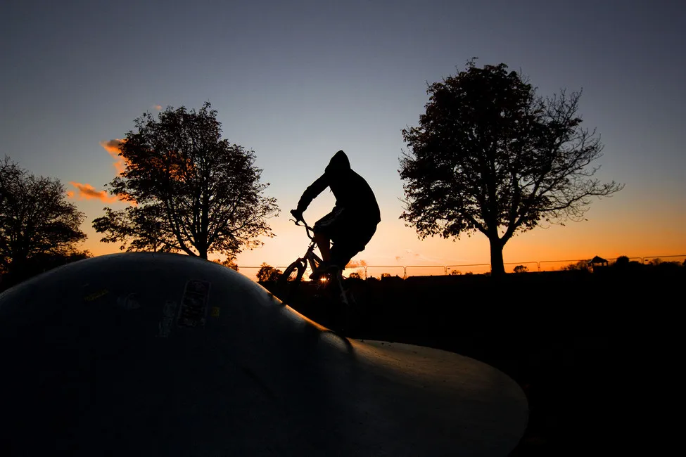 Обои для стен Photowall Спорт bmx-biking-at-sunset