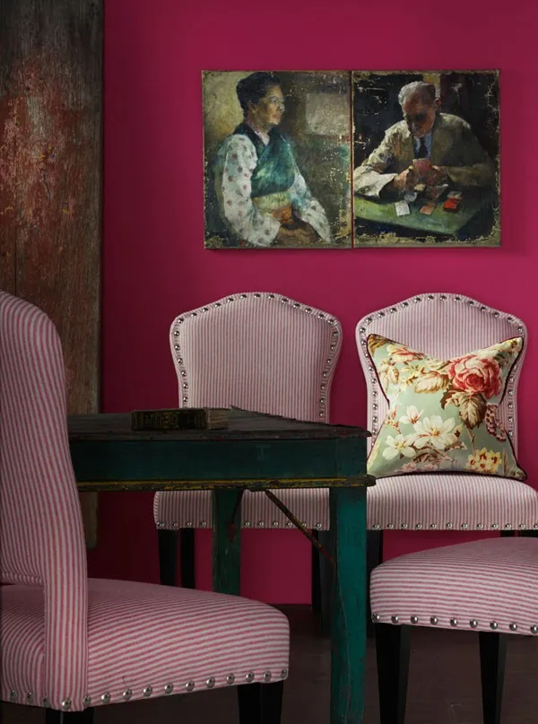 Ткань Andrew Martin Ipanema pico_pink_fabric_on_bacall_chairs