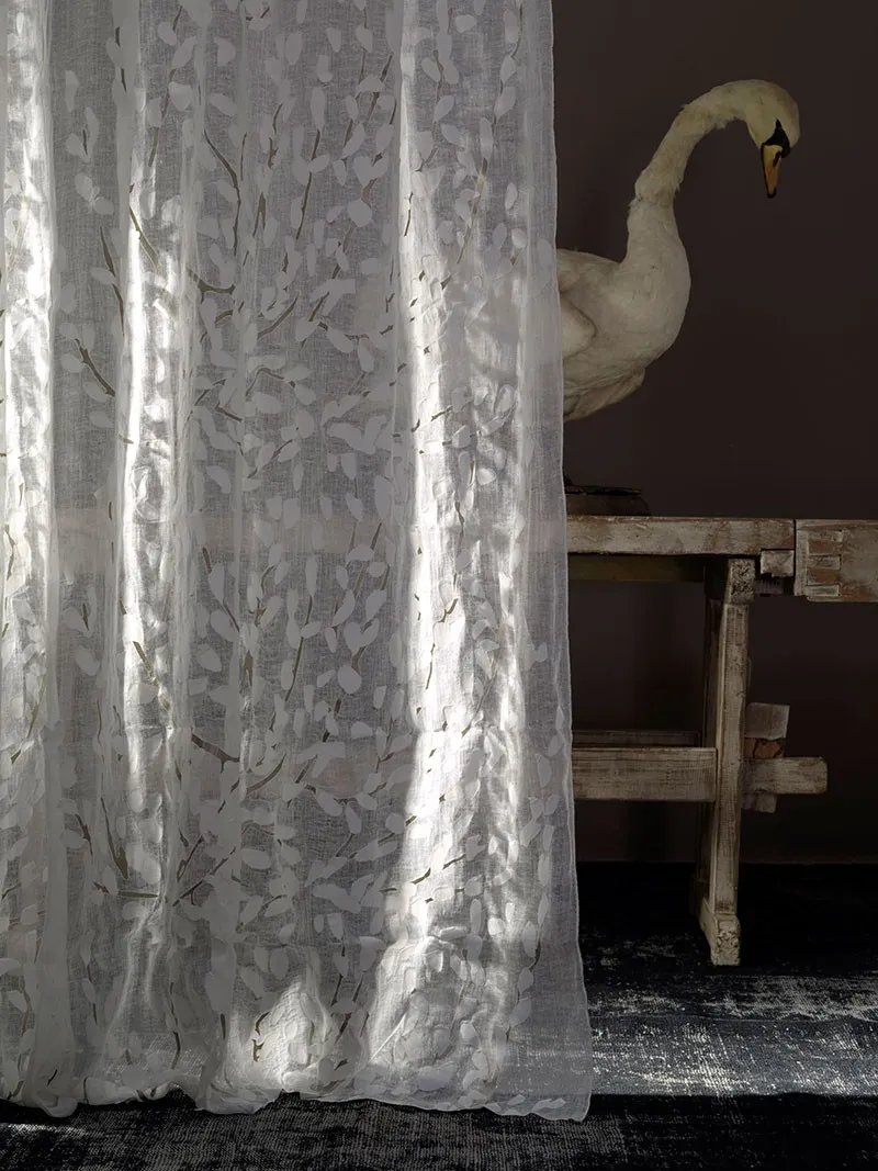 Ткань Andrew Martin Remix sheer-curtain-in-confetti-silver