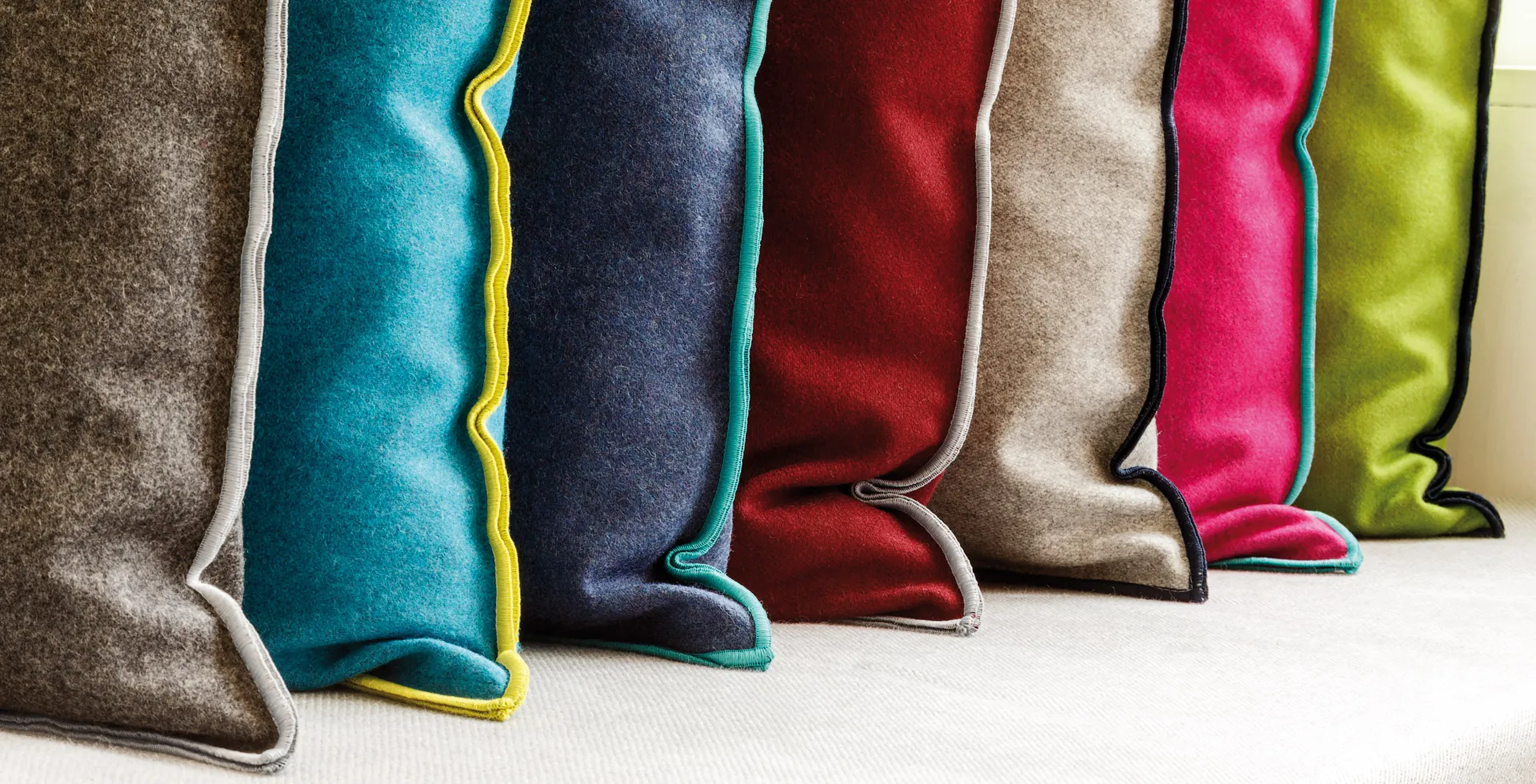 Ткань Christian Fischbacher Benu Recycled a_Fischbacher_Cusion_BenuRemix