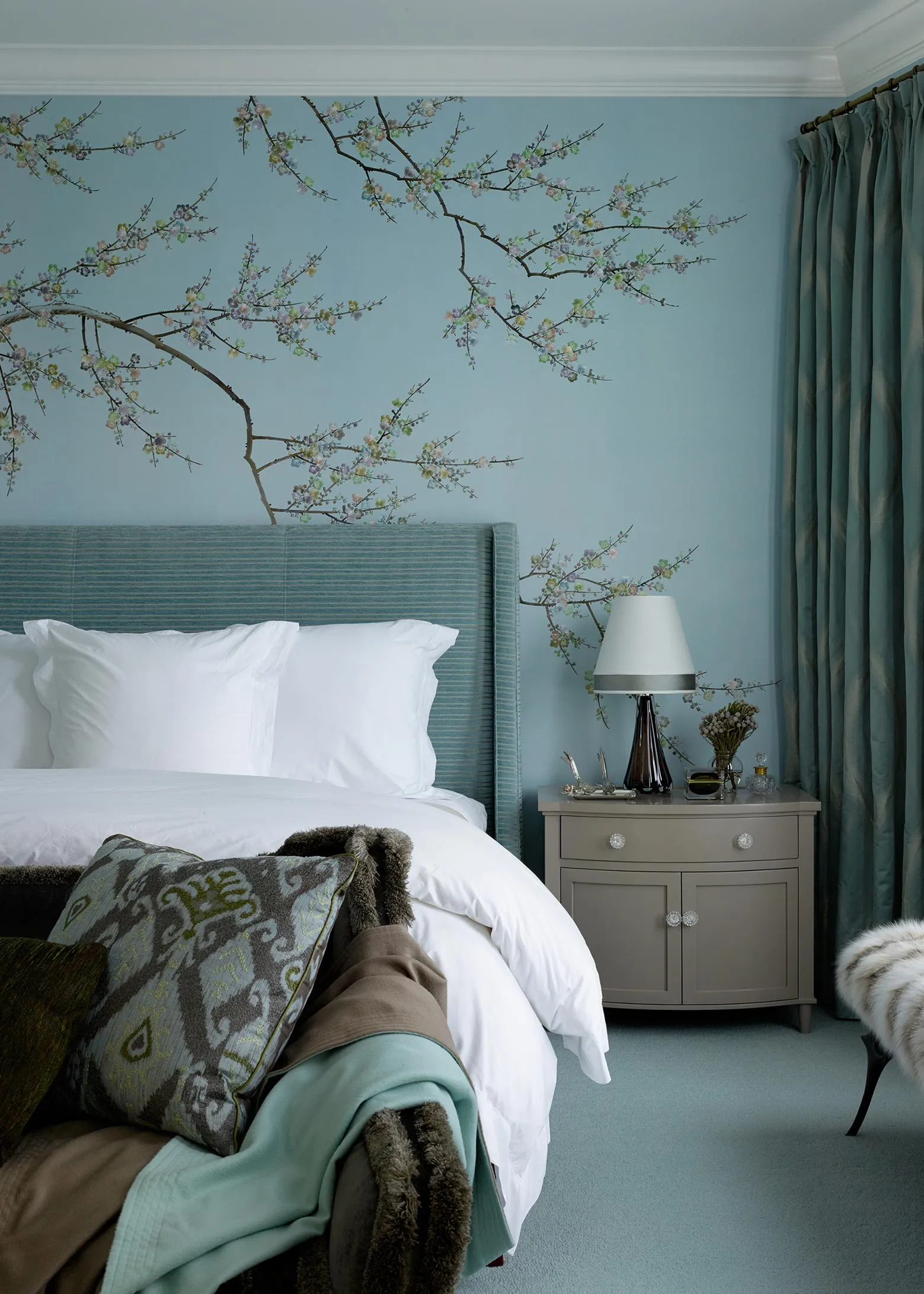 Обои для стен Fromental 20th century E011-Prunus-in-samui-colourway-on-blue-light2