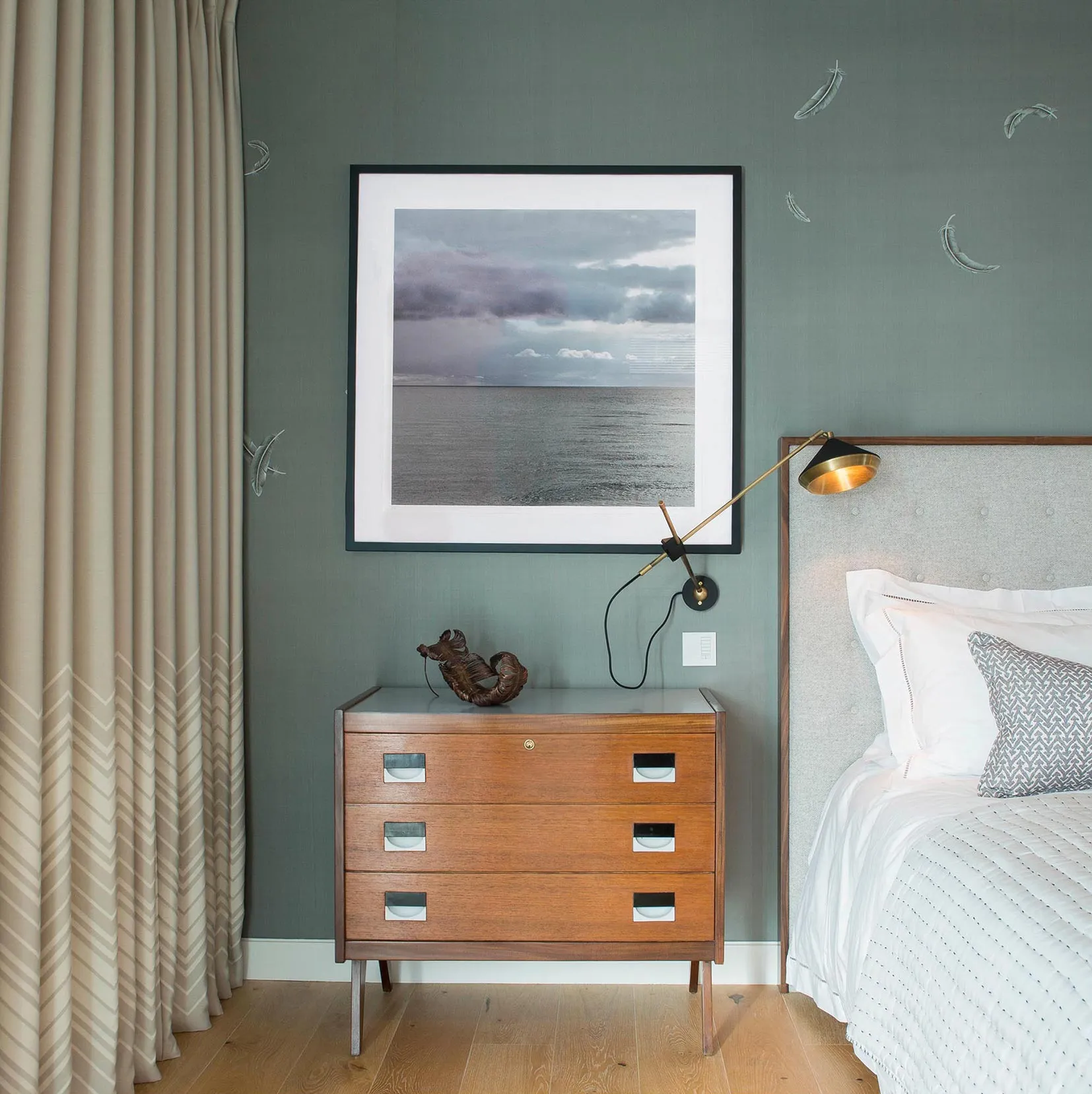 Обои для стен Fromental Roger Thomas RT002-Plumes-on-Custom-Elephant