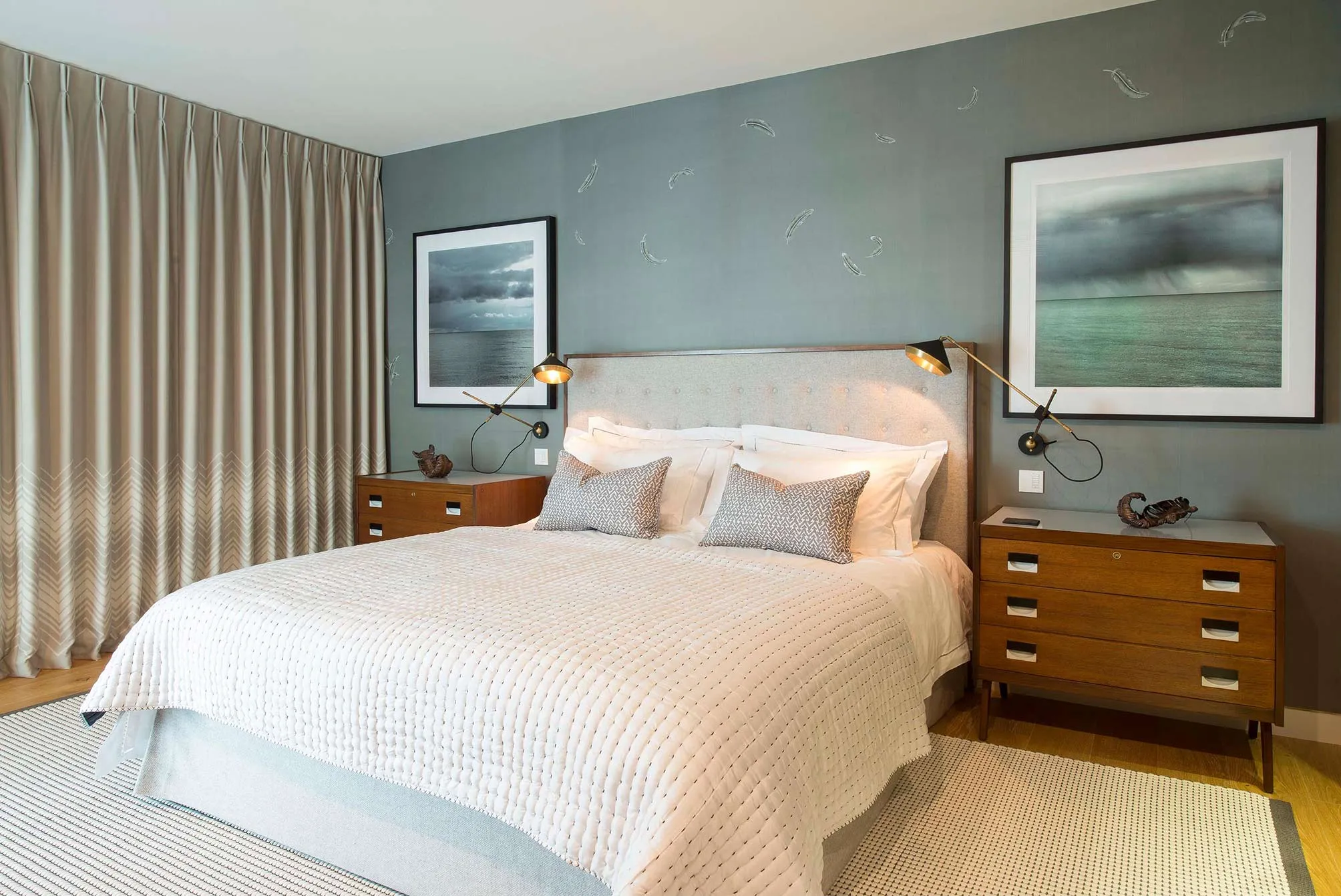 Обои для стен Fromental Roger Thomas RT002-Plumes-on-Custom-Elephant2