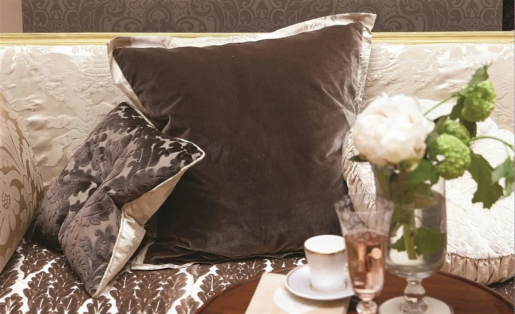 Ткань The Royal Collection Augusta Fabrics 15326