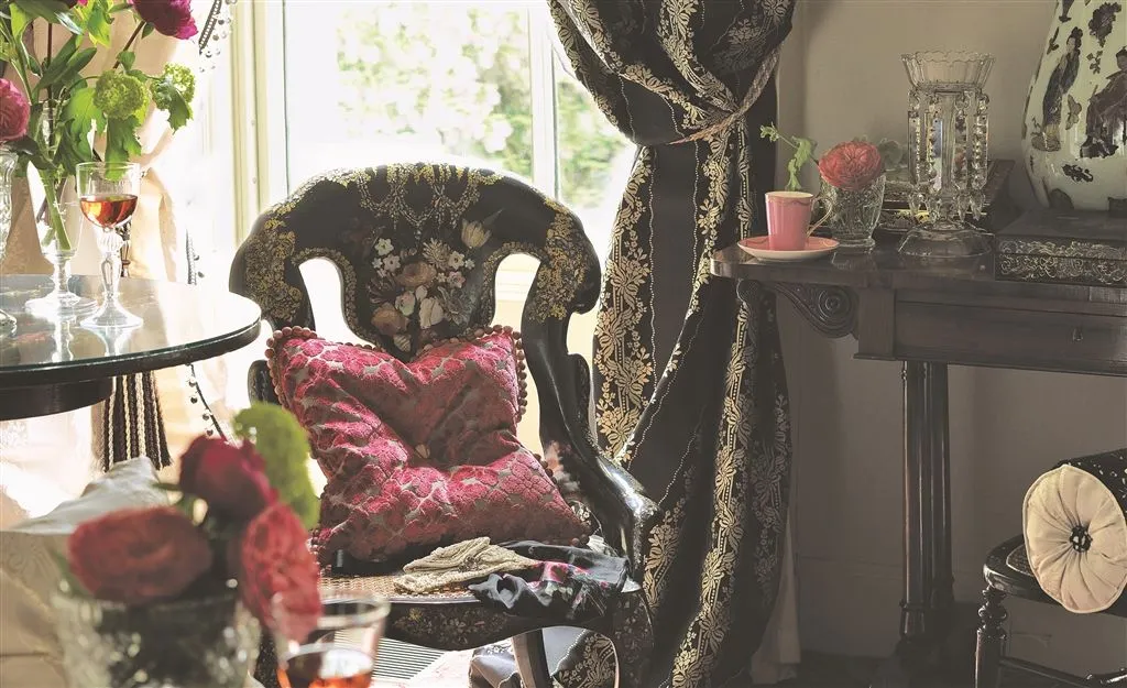 Ткань The Royal Collection Savigny Silks 15341