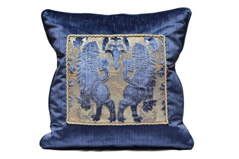 Cuscino-Velluto-Taccheggiato-blu-inserto