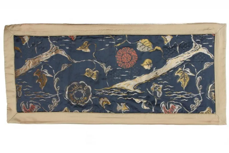 Three-Crowns-centro-tavola-1