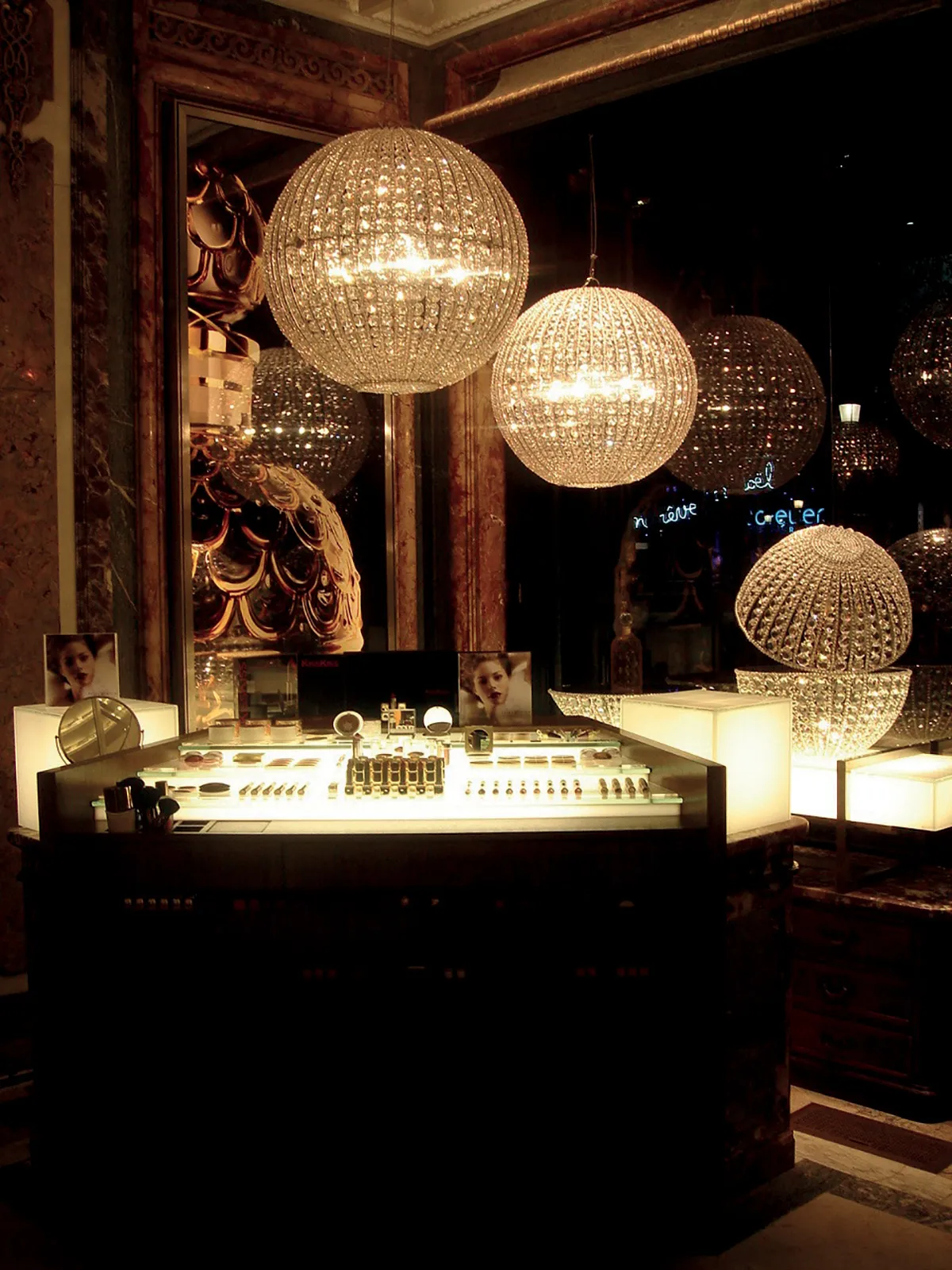 013-AMBIANCE-Vitrine-Guerlain-Champs-Elysee