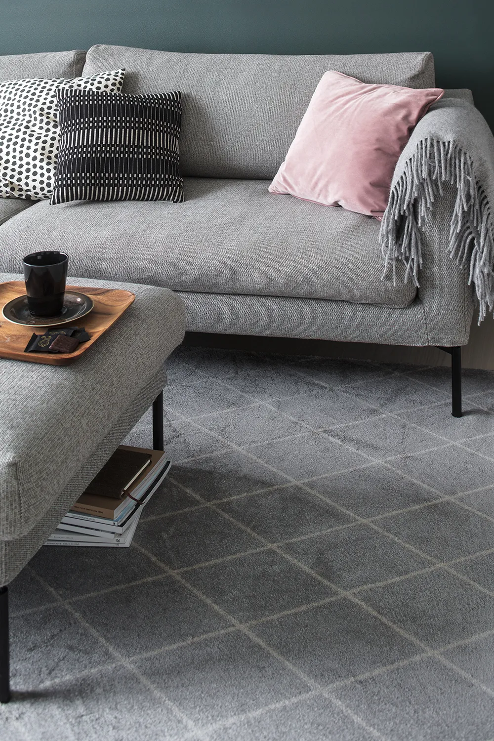 Salmiakki grey-white interior 2 pien