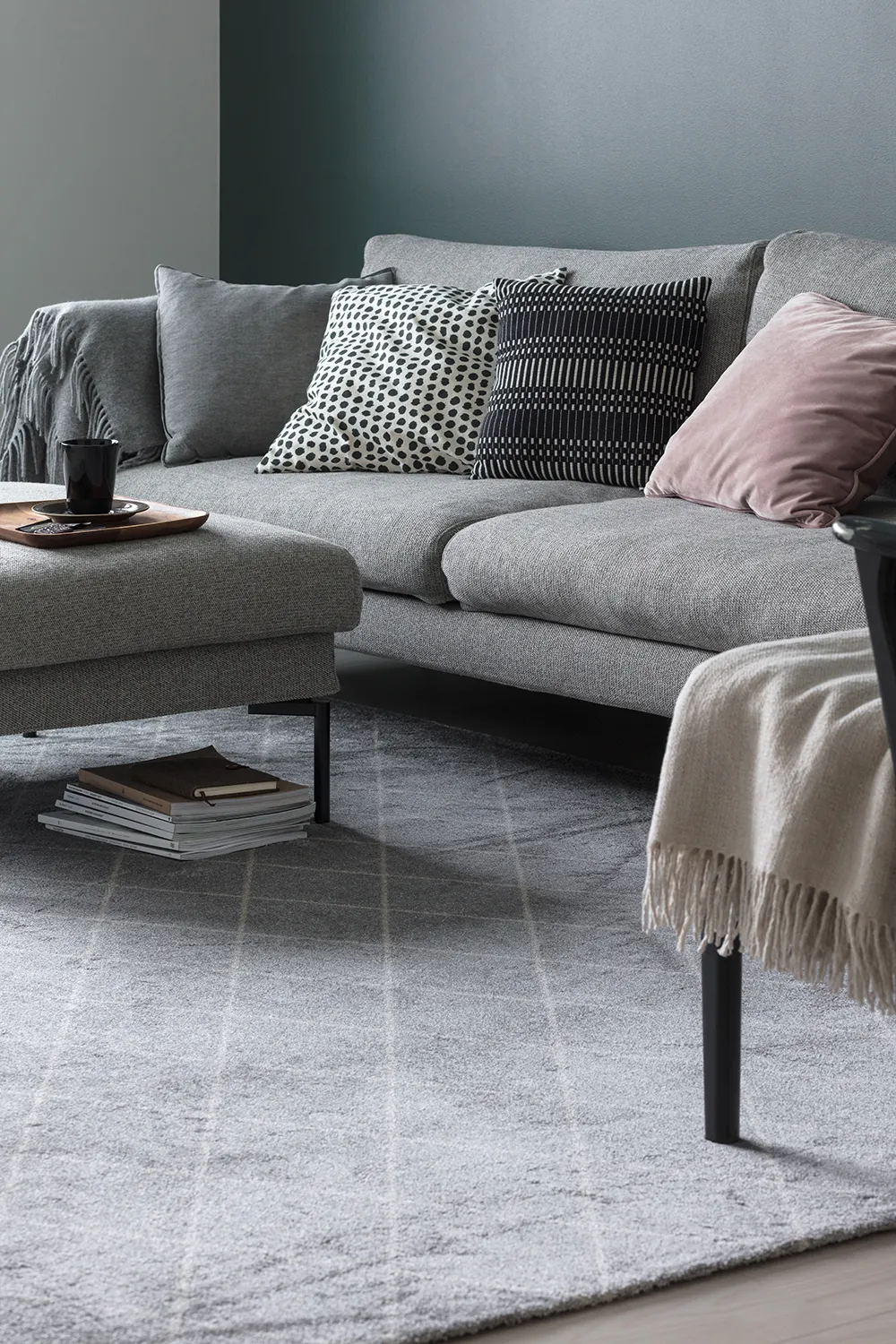 Salmiakki grey-white interior 4 pien