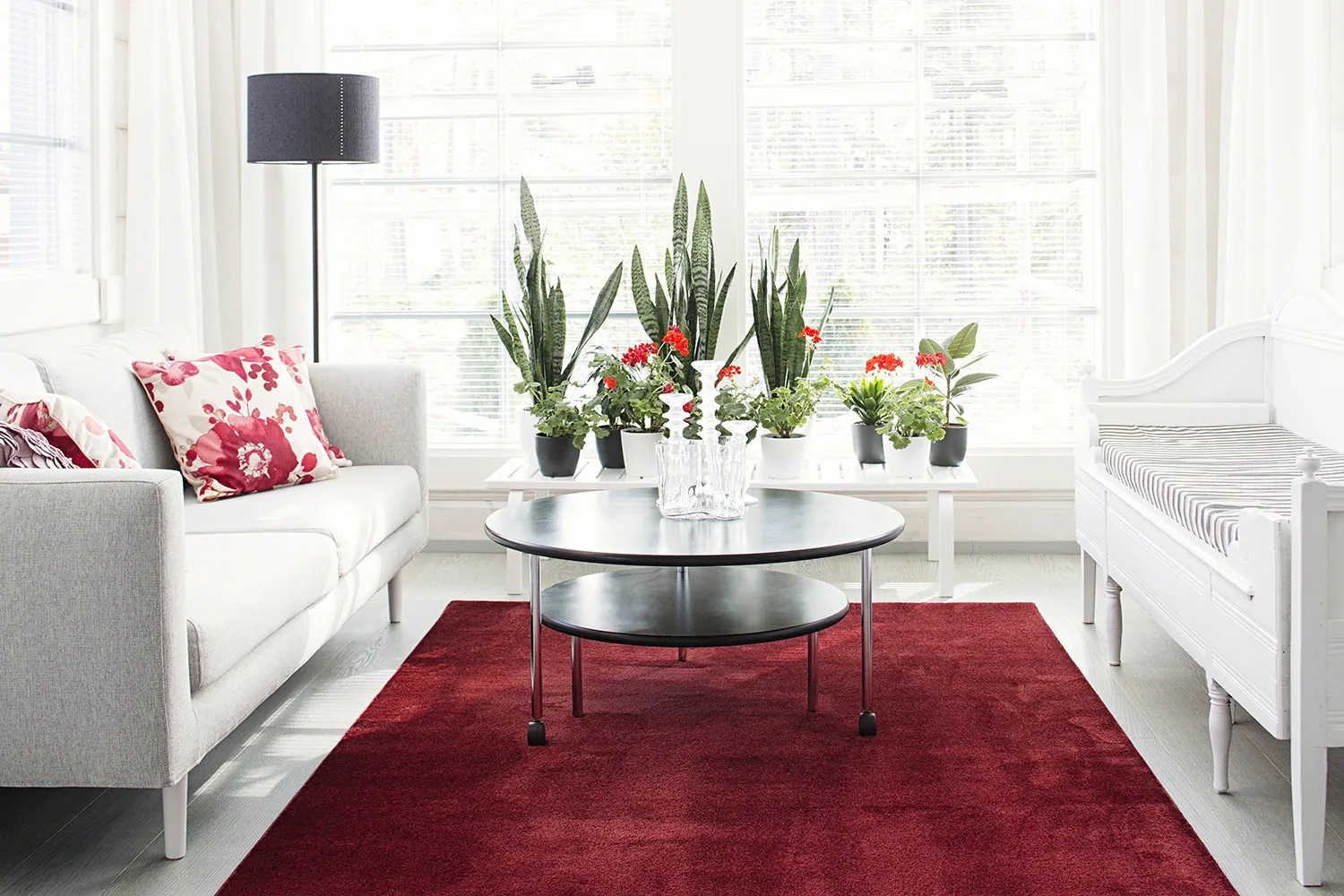 Satine punainen pien_VM Carpet