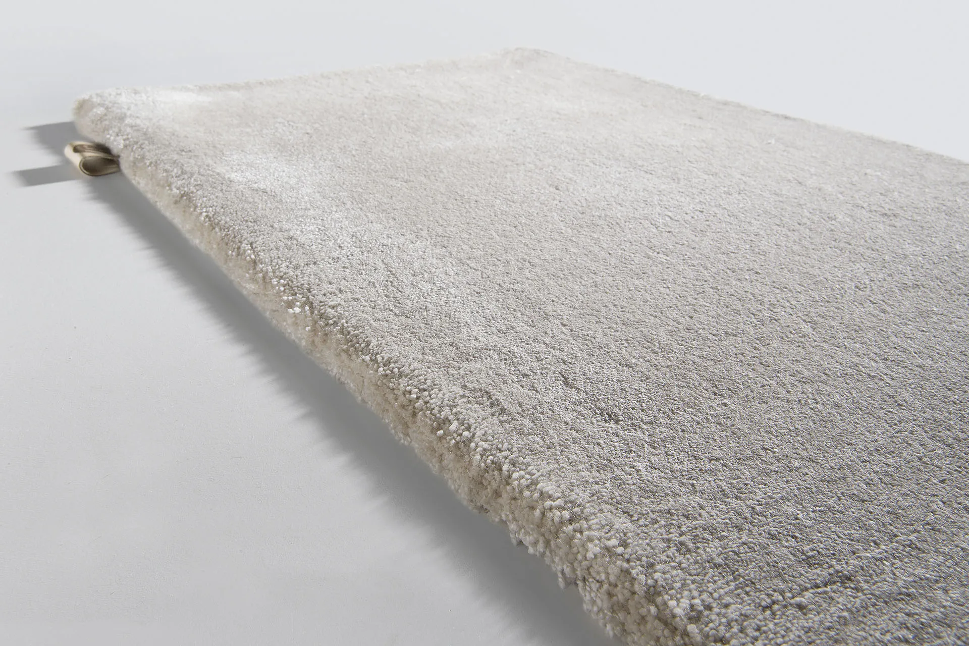 SideView_Astral_Almond