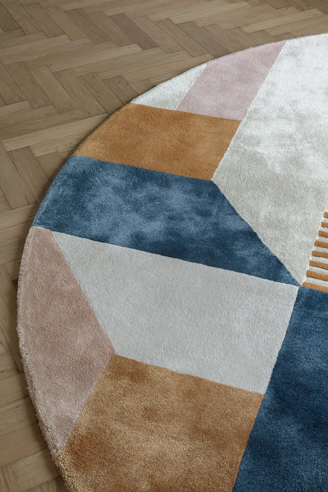 Retro_Chic_RCC14800_Coral_Circle_CU_2