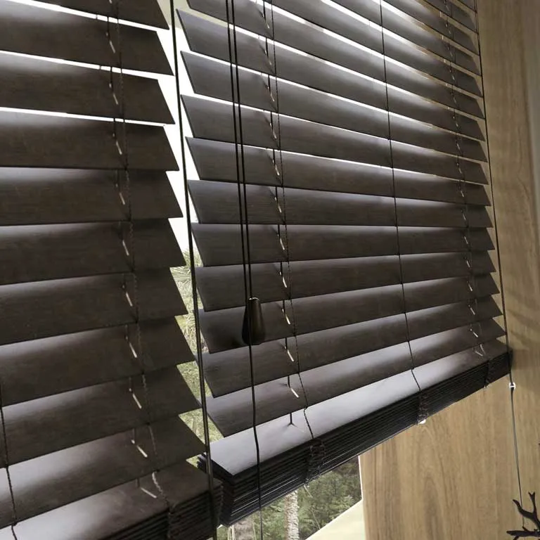 Жалюзи горизонтальные veniwood-siam-02