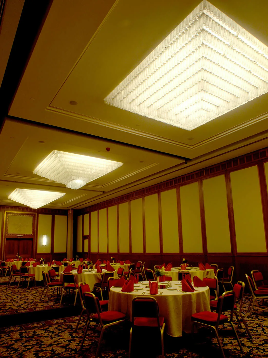 Люстра 12-Hotel-Hilton-budapest