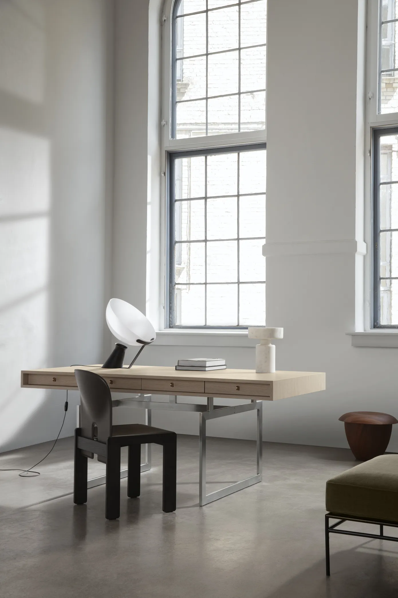 Кресло Scarpa_121_Chair_Ash_ London leather_Packshot #4